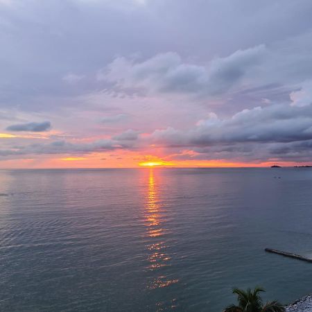 The Arena Tanjung Tuan Port Dickson Apartamento Exterior foto