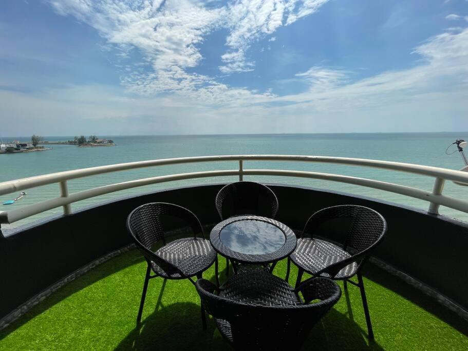 The Arena Tanjung Tuan Port Dickson Apartamento Exterior foto